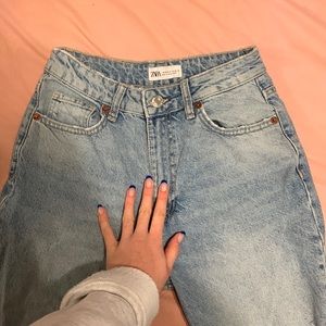 !ZARA! Never worn light wash mom jeans